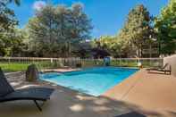 Swimming Pool SureStay Plus Hotel by Best Western Reno Airport