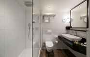 In-room Bathroom 3 Bilderberg Garden Hotel