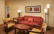 Common Space 4 Courtyard by Marriott Toledo Airport Holland