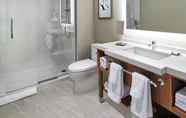 In-room Bathroom 5 Delta Hotels by Marriott Dartmouth
