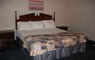 Kamar Tidur 2 Regency Inn & Suites