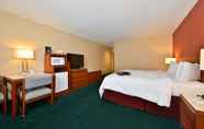 Bedroom 5 Hampton Inn Spokane