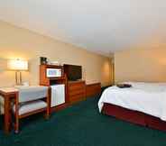 Bedroom 5 Hampton Inn Spokane