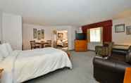 Bedroom 7 Hampton Inn Spokane