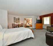 Bedroom 7 Hampton Inn Spokane