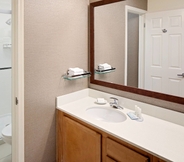 In-room Bathroom 6 Residence Inn by Marriott Palo Alto Mountain View