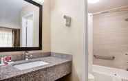 In-room Bathroom 7 Baymont by Wyndham Lake City