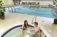 Swimming Pool Crowne Plaza Moncton-Downtown, an IHG Hotel