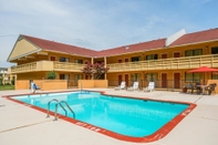 Swimming Pool Quality Inn & Suites Corinth West