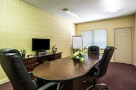 Functional Hall Quality Inn & Suites Corinth West