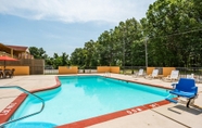 Swimming Pool 7 Quality Inn & Suites Corinth West