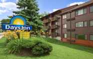 Exterior 6 Days Inn by Wyndham Colchester Burlington