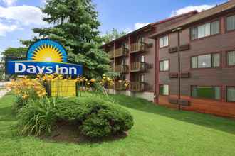 Exterior 4 Days Inn by Wyndham Colchester Burlington