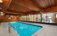 Swimming Pool 3 Days Inn by Wyndham Colchester Burlington