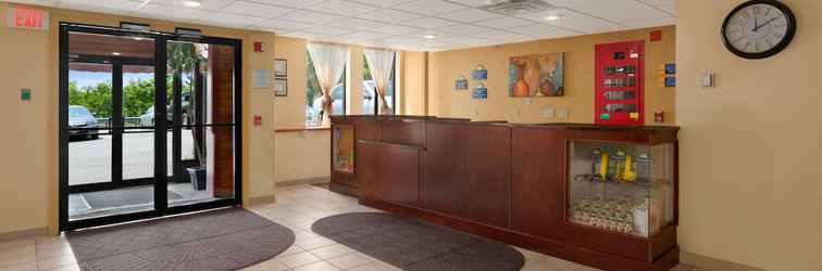 Lobby Days Inn by Wyndham Colchester Burlington