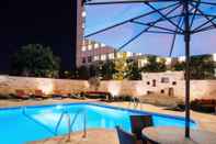 Swimming Pool Fairfield Inn & Suites by Marriott Charlotte Uptown