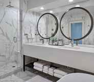In-room Bathroom 5 Lexington Griffin Gate Marriott Golf Resort & Spa