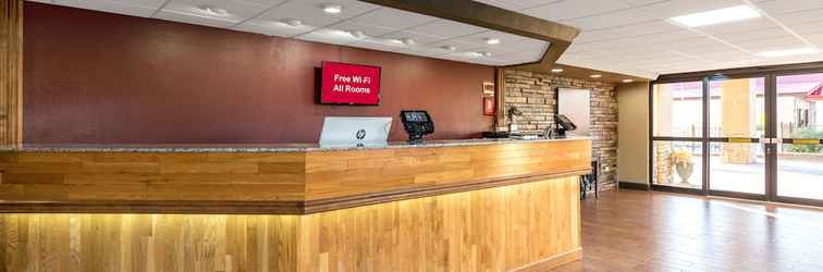 Sảnh chờ Red Roof Inn & Suites Pigeon Forge - Parkway