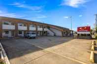 Common Space Econo Lodge Little Creek