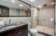 Toilet Kamar 5 Super 8 by Wyndham Meadowlands