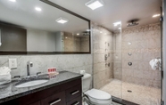 In-room Bathroom 5 Super 8 by Wyndham Meadowlands