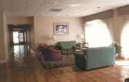 Lobby 5 Days Inn by Wyndham Del Rio