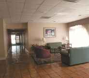 Lobby 5 Days Inn by Wyndham Del Rio