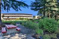 Exterior Riverfront Inn Roseburg