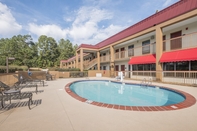 Swimming Pool Red Roof Inn Tupelo