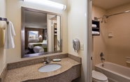 In-room Bathroom 5 Best Western Garden Inn