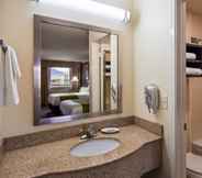 In-room Bathroom 5 Best Western Garden Inn