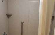 In-room Bathroom 5 Best Western Of Walterboro