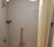 In-room Bathroom 5 Best Western Of Walterboro