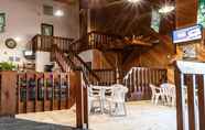 Restoran 7 Bearcat Inn and Suites