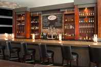 Bar, Cafe and Lounge DoubleTree by Hilton Hotel & Suites Charleston Airport