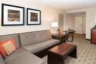 Common Space DoubleTree by Hilton Hotel & Suites Charleston Airport
