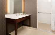 Toilet Kamar 7 DoubleTree by Hilton Hotel & Suites Charleston Airport
