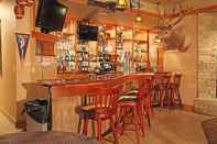 Bar, Kafe, dan Lounge Flying Saddle Resort