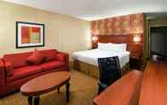 Bedroom 4 Courtyard by Marriott Bakersfield