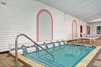 Swimming Pool Travelodge by Wyndham Red Wing