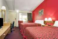 Bedroom Travelodge by Wyndham Red Wing