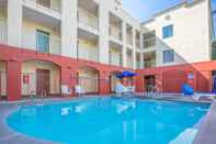 Kolam Renang Quality Inn Merced Gateway to Yosemite