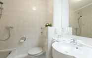 In-room Bathroom 3 ACHAT Hotel Rüsselsheim Frankfurt