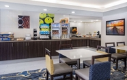 Restoran 4 La Quinta Inn & Suites by Wyndham Minneapolis-Minnetonka