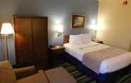 Bedroom 5 Days Inn by Wyndham Fargo