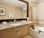 In-room Bathroom 2 DoubleTree by Hilton Hotel Boston - Bedford Glen