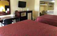 Bedroom 6 Days Inn by Wyndham Gainesville