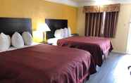 Bedroom 2 Days Inn by Wyndham Gainesville