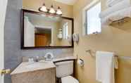 In-room Bathroom 5 Best Western Turquoise Inn & Suites