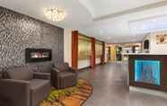 Lobi 5 Days Inn by Wyndham Ottawa